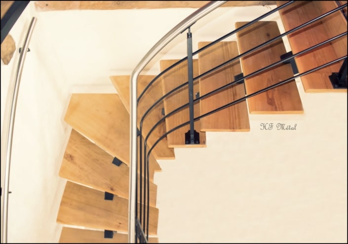 escalier en bois avec rampe en acier et inox