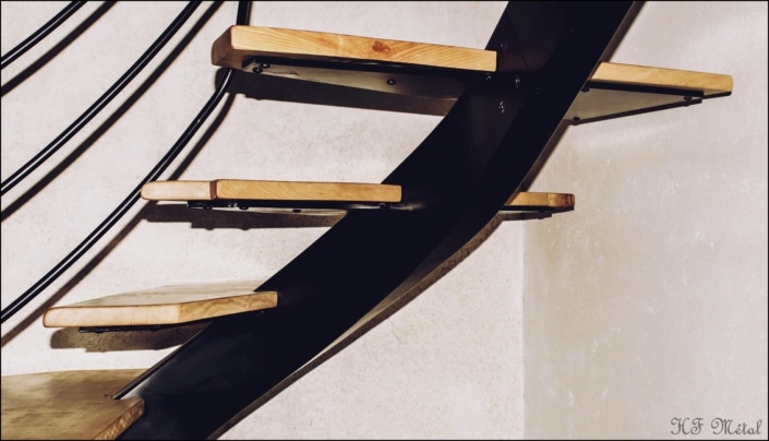escalier en bois avec limon central en acier