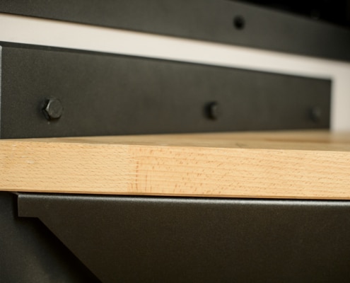 escalier moderne avec fixation en métal