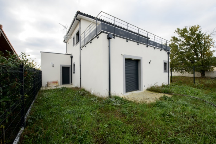 garde-corps extérieur terrasse moderne en acier