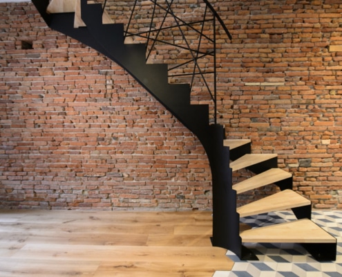 escalier double quart tournant avec limon en acier peint noir