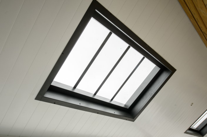 toiture avec verriere exterieur en metal puit de lumiere