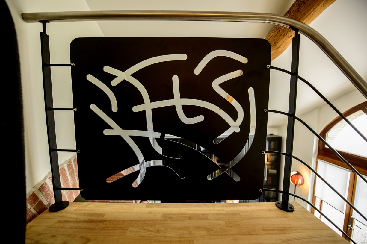 garde-coprs escalier en metal avec motif design