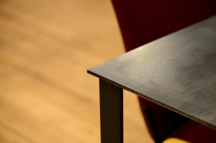 table de salon en acier design