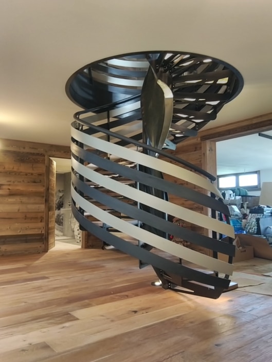 escalier tournant design metal