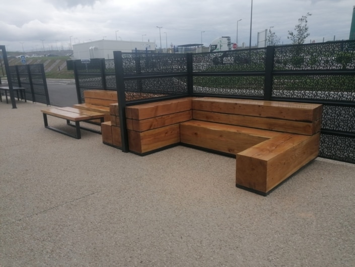 banc en bois et en métal