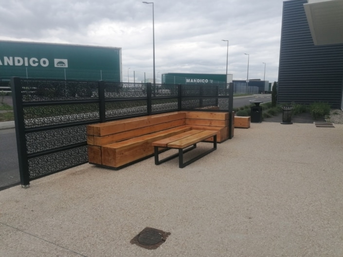 banc en bois et fer