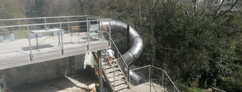 grand escalier toboggan exterieur en fer