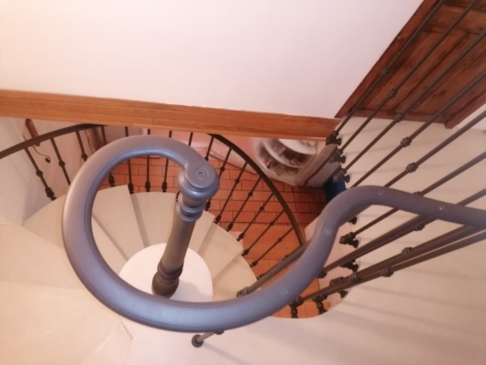 rampe d'escalier en métal fixation à l'anglaise