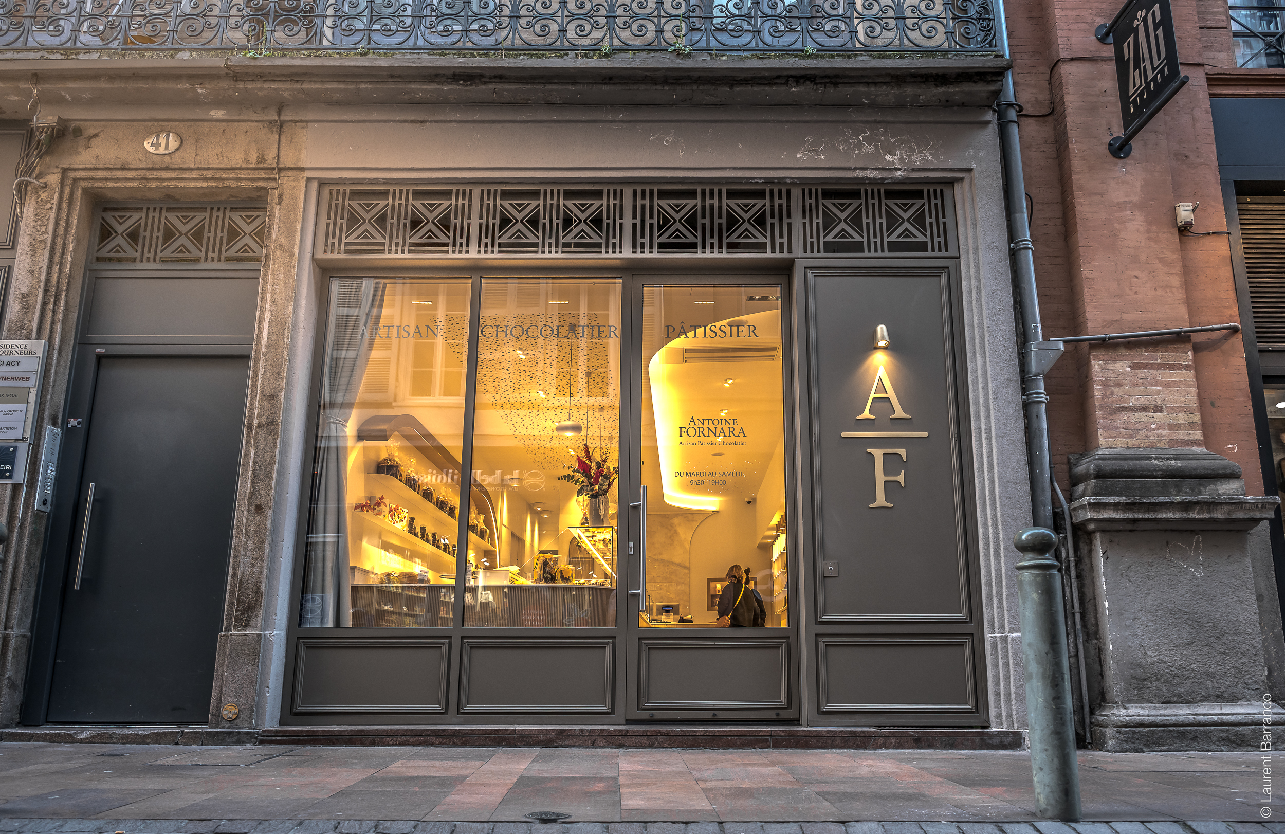 devanture de magasin en metal